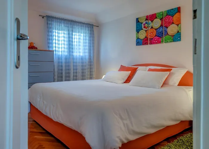 Apartment Bacvice Holiday With Free Parking Apartment Split