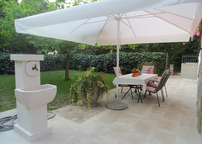 Apartment Bacvice Holiday With Free Parking Apartment Split