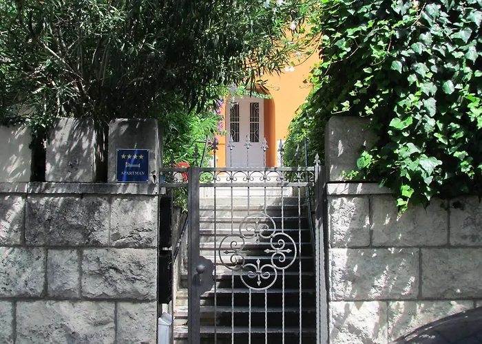 Apartment Bacvice Holiday With Free Parking Apartment *